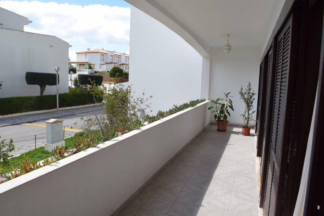 Apartamento T2 Com Piscina E Wifi A 350 Metros Da Praia ออยุส ดิ อากวา ภายนอก รูปภาพ